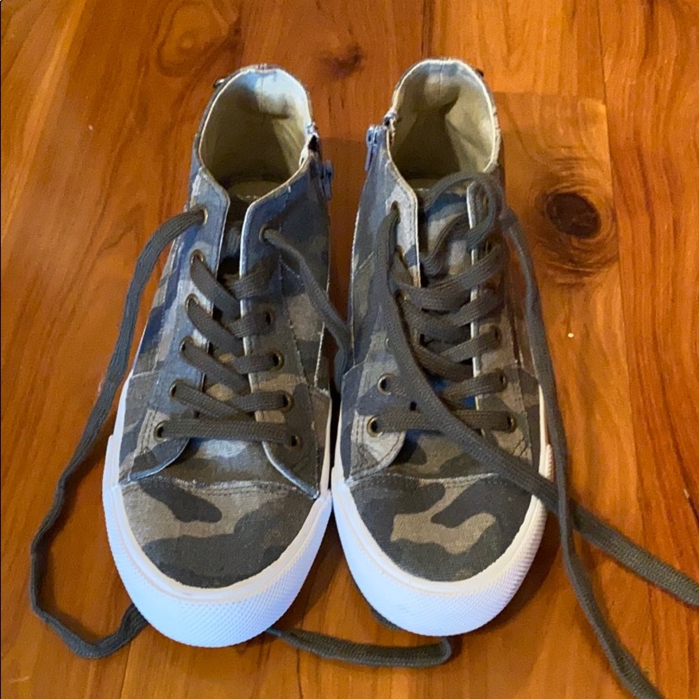True Craft Canvas hightop Camo sneakers